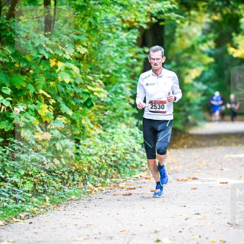 12.10.2025 - Bramfelder Halbmarathon 2025 Dr. Thomas Lammeyer http://msf.ph/oto/9340598 12.10.2025 09:48:23 Laufen 2530 meine-sportfotos.de