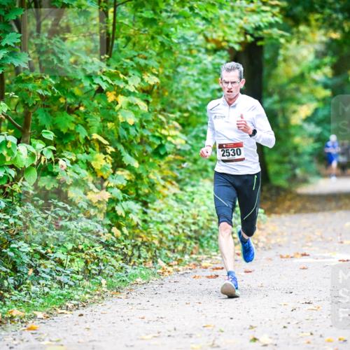 12.10.2025 - Bramfelder Halbmarathon 2025 Dr. Thomas Lammeyer http://msf.ph/oto/9340602 12.10.2025 09:48:23 Laufen 2530 meine-sportfotos.de