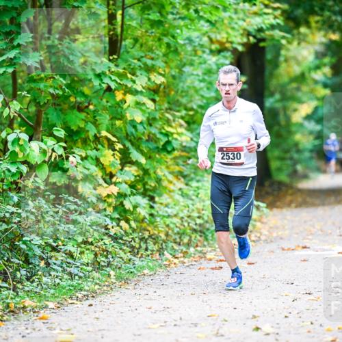 12.10.2025 - Bramfelder Halbmarathon 2025 Dr. Thomas Lammeyer http://msf.ph/oto/9340603 12.10.2025 09:48:23 Laufen 2530 meine-sportfotos.de