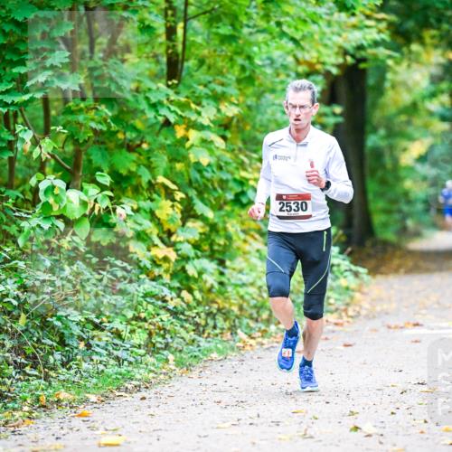 12.10.2025 - Bramfelder Halbmarathon 2025 Dr. Thomas Lammeyer http://msf.ph/oto/9340606 12.10.2025 09:48:24 Laufen 2530 meine-sportfotos.de