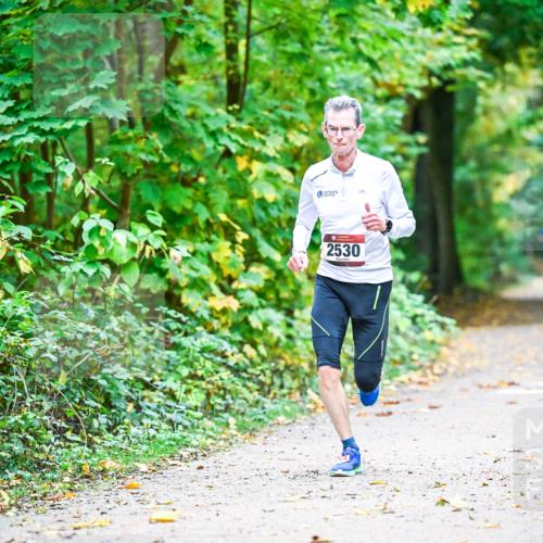12.10.2025 - Bramfelder Halbmarathon 2025 Dr. Thomas Lammeyer http://msf.ph/oto/9340608 12.10.2025 09:48:24 Laufen 2530 meine-sportfotos.de