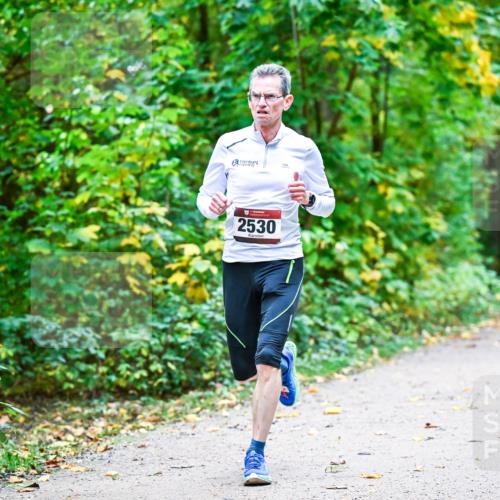 12.10.2025 - Bramfelder Halbmarathon 2025 Dr. Thomas Lammeyer http://msf.ph/oto/9340621 12.10.2025 09:48:26 Laufen 2530 meine-sportfotos.de
