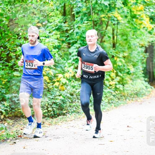 12.10.2025 - Bramfelder Halbmarathon 2025 Dr. Thomas Lammeyer http://msf.ph/oto/9340650 12.10.2025 09:48:46 Laufen 243, 2955 meine-sportfotos.de