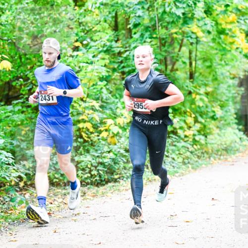 12.10.2025 - Bramfelder Halbmarathon 2025 Dr. Thomas Lammeyer http://msf.ph/oto/9340651 12.10.2025 09:48:46 Laufen 2431, 295 meine-sportfotos.de