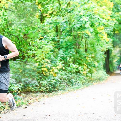12.10.2025 - Bramfelder Halbmarathon 2025 Dr. Thomas Lammeyer http://msf.ph/oto/9340725 12.10.2025 09:49:04 Laufen 2448 meine-sportfotos.de