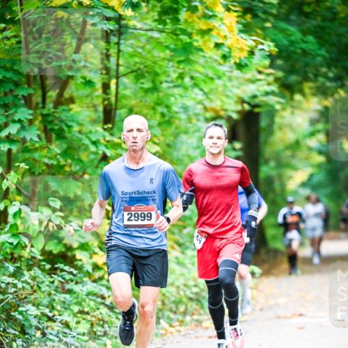 12.10.2025 - Bramfelder Halbmarathon 2025 Dr. Thomas Lammeyer http://msf.ph/oto/9340775 12.10.2025 09:49:27 Laufen 2999, 49 meine-sportfotos.de