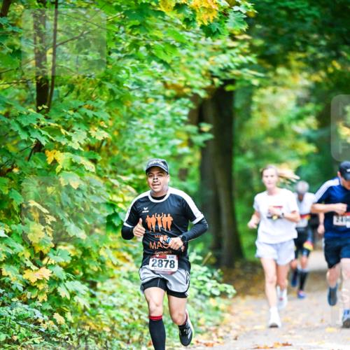 12.10.2025 - Bramfelder Halbmarathon 2025 Dr. Thomas Lammeyer http://msf.ph/oto/9340795 12.10.2025 09:49:34 Laufen 2878 meine-sportfotos.de