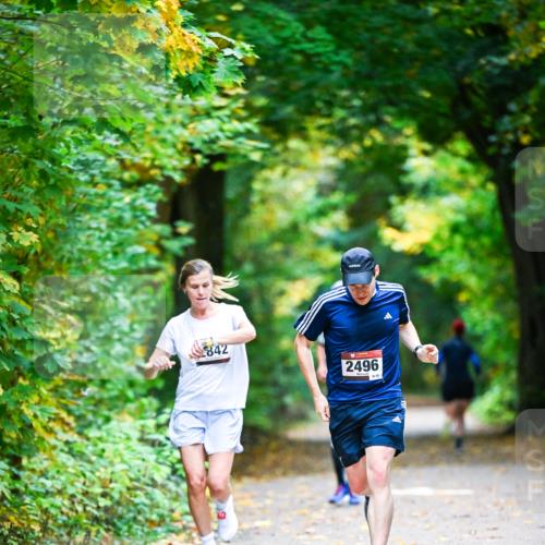 12.10.2025 - Bramfelder Halbmarathon 2025 Dr. Thomas Lammeyer http://msf.ph/oto/9340808 12.10.2025 09:49:36 Laufen 842, 2496, 855 meine-sportfotos.de