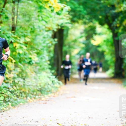 12.10.2025 - Bramfelder Halbmarathon 2025 Dr. Thomas Lammeyer http://msf.ph/oto/9340875 12.10.2025 09:49:56 Laufen 2701 meine-sportfotos.de