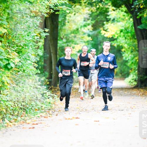 12.10.2025 - Bramfelder Halbmarathon 2025 Dr. Thomas Lammeyer http://msf.ph/oto/9340879 12.10.2025 09:49:59 Laufen 2961, 24, 2552 meine-sportfotos.de