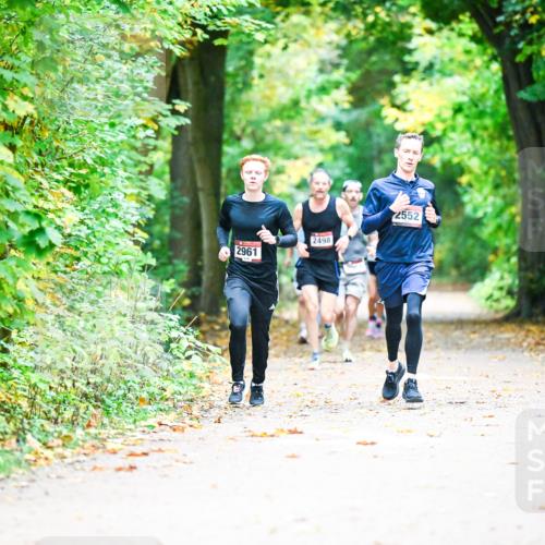 12.10.2025 - Bramfelder Halbmarathon 2025 Dr. Thomas Lammeyer http://msf.ph/oto/9340880 12.10.2025 09:49:59 Laufen 2961, 2498, 2552 meine-sportfotos.de