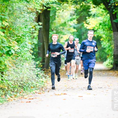 12.10.2025 - Bramfelder Halbmarathon 2025 Dr. Thomas Lammeyer http://msf.ph/oto/9340881 12.10.2025 09:49:59 Laufen 2498, 2552 meine-sportfotos.de