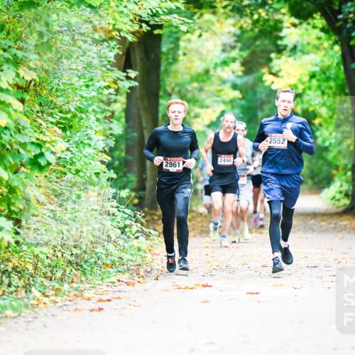 12.10.2025 - Bramfelder Halbmarathon 2025 Dr. Thomas Lammeyer http://msf.ph/oto/9340883 12.10.2025 09:49:59 Laufen 2961, 2498, 42552 meine-sportfotos.de