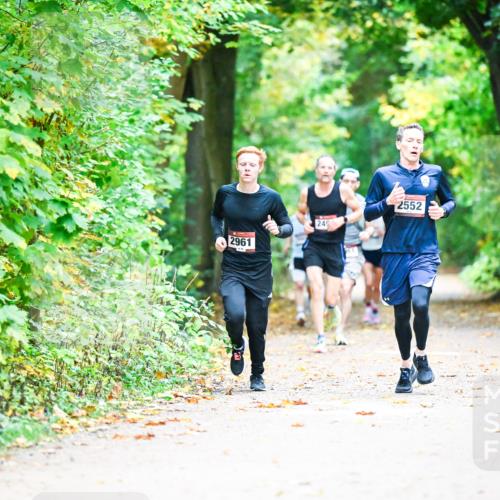 12.10.2025 - Bramfelder Halbmarathon 2025 Dr. Thomas Lammeyer http://msf.ph/oto/9340885 12.10.2025 09:50:00 Laufen 2961, 249, 2552 meine-sportfotos.de