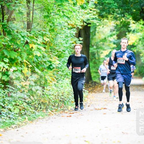 12.10.2025 - Bramfelder Halbmarathon 2025 Dr. Thomas Lammeyer http://msf.ph/oto/9340892 12.10.2025 09:50:01 Laufen 2961, 249, 2552 meine-sportfotos.de