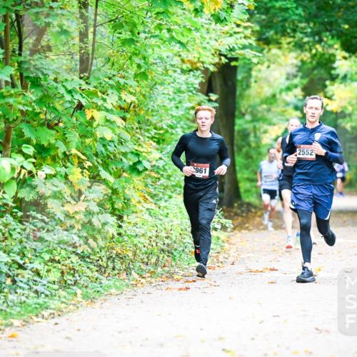 12.10.2025 - Bramfelder Halbmarathon 2025 Dr. Thomas Lammeyer http://msf.ph/oto/9340893 12.10.2025 09:50:01 Laufen 961, 2552 meine-sportfotos.de