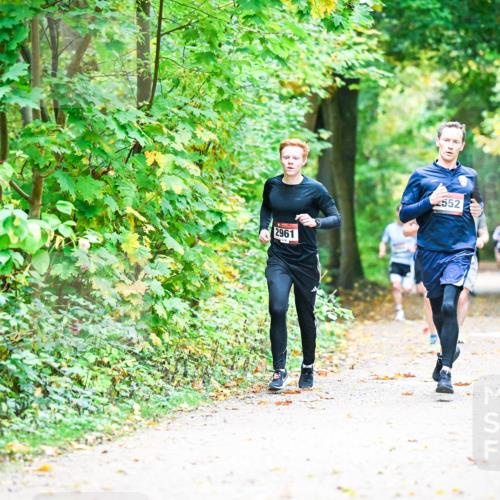 12.10.2025 - Bramfelder Halbmarathon 2025 Dr. Thomas Lammeyer http://msf.ph/oto/9340895 12.10.2025 09:50:01 Laufen 2961, 552 meine-sportfotos.de