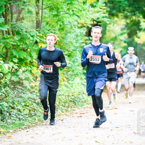12.10.2025 - Bramfelder Halbmarathon 2025 Dr. Thomas Lammeyer http://msf.ph/oto/9340903 12.10.2025 09:50:02 Laufen 2961, 70, 2552, 7498 meine-sportfotos.de