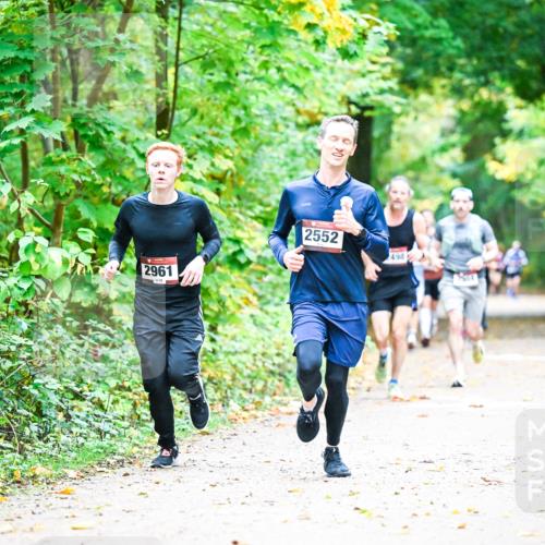 12.10.2025 - Bramfelder Halbmarathon 2025 Dr. Thomas Lammeyer http://msf.ph/oto/9340905 12.10.2025 09:50:03 Laufen 2961, 70, 2552, 498 meine-sportfotos.de