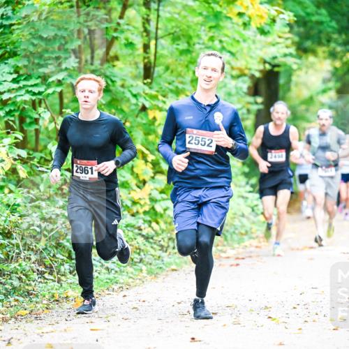 12.10.2025 - Bramfelder Halbmarathon 2025 Dr. Thomas Lammeyer http://msf.ph/oto/9340910 12.10.2025 09:50:03 Laufen 2961, 70, 20, 2552, 2450 meine-sportfotos.de