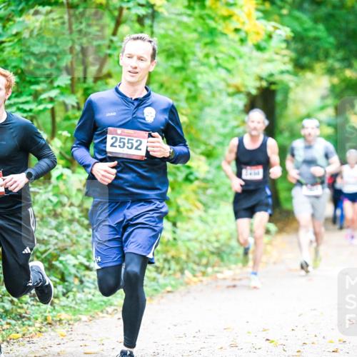 12.10.2025 - Bramfelder Halbmarathon 2025 Dr. Thomas Lammeyer http://msf.ph/oto/9340915 12.10.2025 09:50:04 Laufen 2961, 70, 2552 meine-sportfotos.de