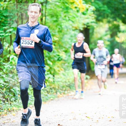 12.10.2025 - Bramfelder Halbmarathon 2025 Dr. Thomas Lammeyer http://msf.ph/oto/9340916 12.10.2025 09:50:04 Laufen 2961, 70, 2552 meine-sportfotos.de
