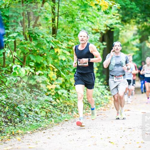 12.10.2025 - Bramfelder Halbmarathon 2025 Dr. Thomas Lammeyer http://msf.ph/oto/9340920 12.10.2025 09:50:05 Laufen 12, 2954 meine-sportfotos.de