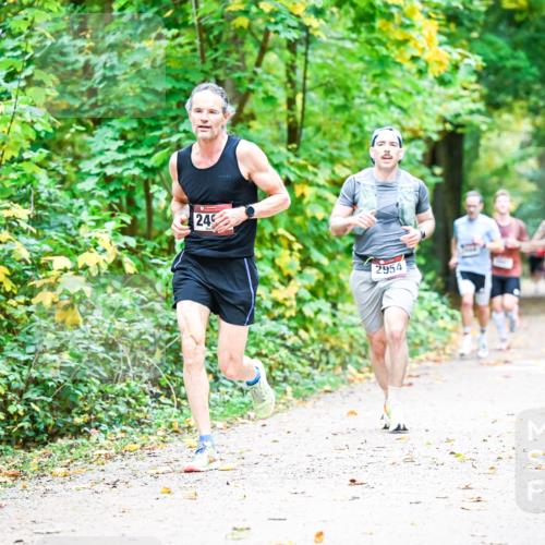 12.10.2025 - Bramfelder Halbmarathon 2025 Dr. Thomas Lammeyer http://msf.ph/oto/9340931 12.10.2025 09:50:07 Laufen 24, 2954 meine-sportfotos.de