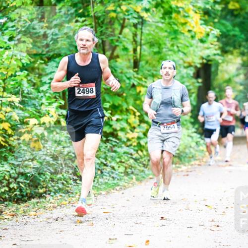 12.10.2025 - Bramfelder Halbmarathon 2025 Dr. Thomas Lammeyer http://msf.ph/oto/9340933 12.10.2025 09:50:07 Laufen 2498, 2954 meine-sportfotos.de