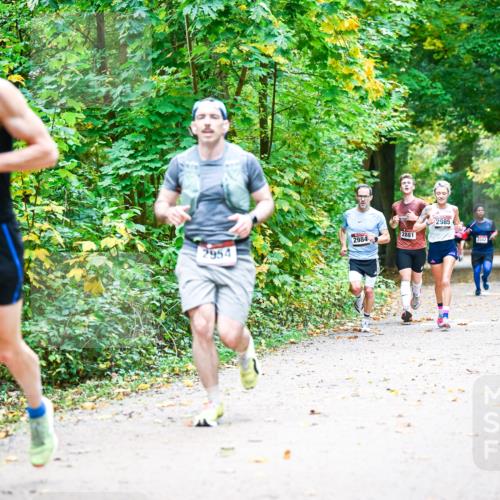 12.10.2025 - Bramfelder Halbmarathon 2025 Dr. Thomas Lammeyer http://msf.ph/oto/9340937 12.10.2025 09:50:08 Laufen 2984, 2954, 2881, 2985 meine-sportfotos.de