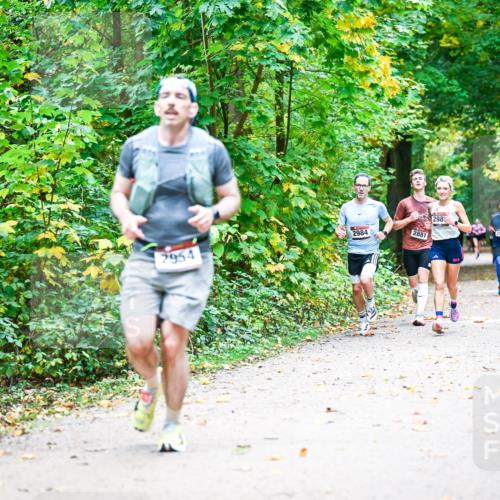 12.10.2025 - Bramfelder Halbmarathon 2025 Dr. Thomas Lammeyer http://msf.ph/oto/9340940 12.10.2025 09:50:08 Laufen 2984, 2881, 2954, 298, 2502 meine-sportfotos.de