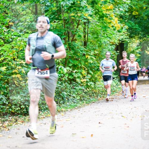 12.10.2025 - Bramfelder Halbmarathon 2025 Dr. Thomas Lammeyer http://msf.ph/oto/9340941 12.10.2025 09:50:08 Laufen 2984, 2954, 2881, 2985 meine-sportfotos.de