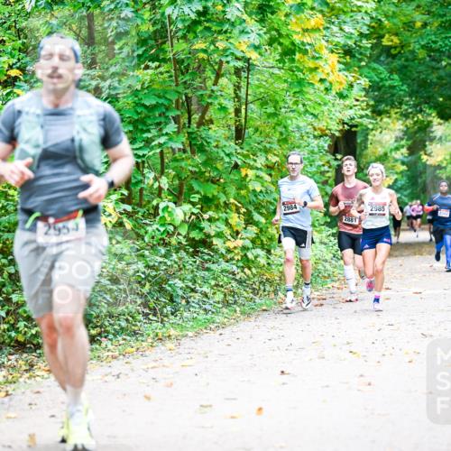 12.10.2025 - Bramfelder Halbmarathon 2025 Dr. Thomas Lammeyer http://msf.ph/oto/9340943 12.10.2025 09:50:09 Laufen 2984, 2985, 2954 meine-sportfotos.de