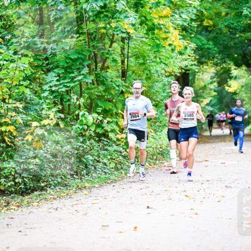 12.10.2025 - Bramfelder Halbmarathon 2025 Dr. Thomas Lammeyer http://msf.ph/oto/9340945 12.10.2025 09:50:09 Laufen 2984, 2985 meine-sportfotos.de