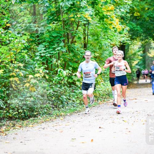 12.10.2025 - Bramfelder Halbmarathon 2025 Dr. Thomas Lammeyer http://msf.ph/oto/9340947 12.10.2025 09:50:10 Laufen 2984, 298, 502 meine-sportfotos.de