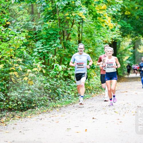 12.10.2025 - Bramfelder Halbmarathon 2025 Dr. Thomas Lammeyer http://msf.ph/oto/9340948 12.10.2025 09:50:10 Laufen 2984, 28, 2985, 1502 meine-sportfotos.de