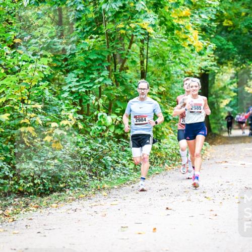 12.10.2025 - Bramfelder Halbmarathon 2025 Dr. Thomas Lammeyer http://msf.ph/oto/9340949 12.10.2025 09:50:10 Laufen 2984, 2, 2985, 2502 meine-sportfotos.de