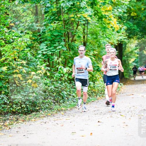 12.10.2025 - Bramfelder Halbmarathon 2025 Dr. Thomas Lammeyer http://msf.ph/oto/9340950 12.10.2025 09:50:10 Laufen 2984, 2985, 2502, 155 meine-sportfotos.de
