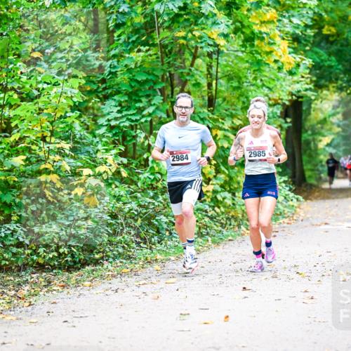12.10.2025 - Bramfelder Halbmarathon 2025 Dr. Thomas Lammeyer http://msf.ph/oto/9340953 12.10.2025 09:50:10 Laufen 2984, 2985 meine-sportfotos.de