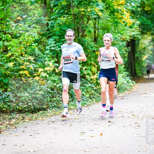 12.10.2025 - Bramfelder Halbmarathon 2025 Dr. Thomas Lammeyer http://msf.ph/oto/9340956 12.10.2025 09:50:11 Laufen 2984, 2985 meine-sportfotos.de