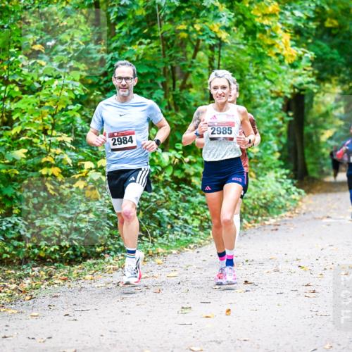 12.10.2025 - Bramfelder Halbmarathon 2025 Dr. Thomas Lammeyer http://msf.ph/oto/9340958 12.10.2025 09:50:11 Laufen 2984, 2985 meine-sportfotos.de