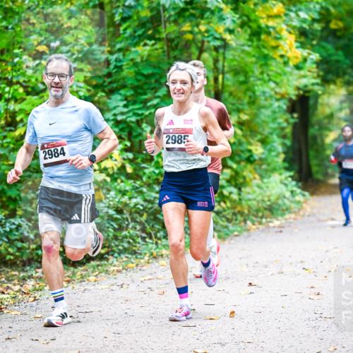 12.10.2025 - Bramfelder Halbmarathon 2025 Dr. Thomas Lammeyer http://msf.ph/oto/9340962 12.10.2025 09:50:12 Laufen 2984, 2985 meine-sportfotos.de