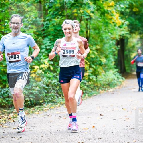 12.10.2025 - Bramfelder Halbmarathon 2025 Dr. Thomas Lammeyer http://msf.ph/oto/9340963 12.10.2025 09:50:12 Laufen 2985, 2984 meine-sportfotos.de