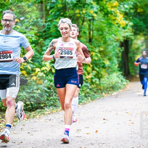12.10.2025 - Bramfelder Halbmarathon 2025 Dr. Thomas Lammeyer http://msf.ph/oto/9340964 12.10.2025 09:50:12 Laufen 2984, 2985 meine-sportfotos.de