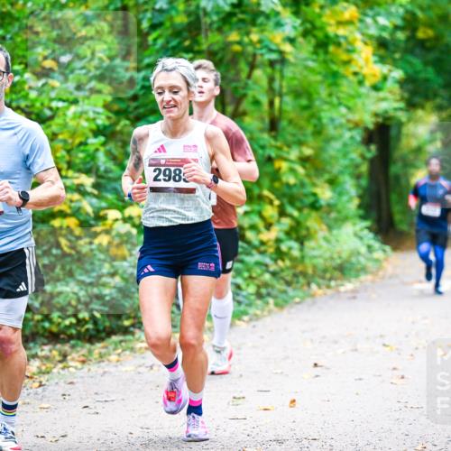 12.10.2025 - Bramfelder Halbmarathon 2025 Dr. Thomas Lammeyer http://msf.ph/oto/9340965 12.10.2025 09:50:12 Laufen 2984, 2983 meine-sportfotos.de
