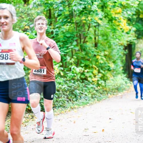 12.10.2025 - Bramfelder Halbmarathon 2025 Dr. Thomas Lammeyer http://msf.ph/oto/9340968 12.10.2025 09:50:13 Laufen 298, 2881 meine-sportfotos.de