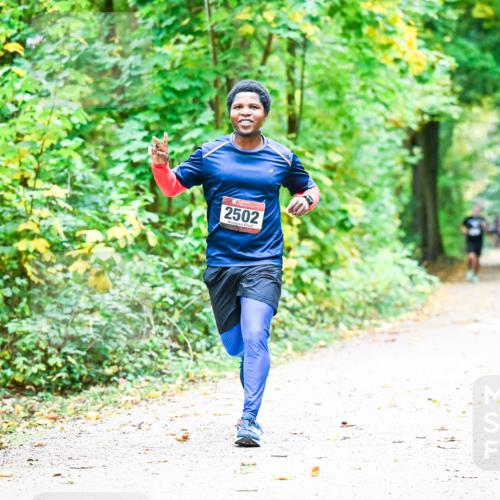 12.10.2025 - Bramfelder Halbmarathon 2025 Dr. Thomas Lammeyer http://msf.ph/oto/9340980 12.10.2025 09:50:15 Laufen 2502 meine-sportfotos.de