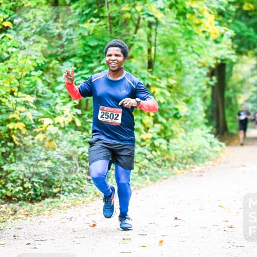 12.10.2025 - Bramfelder Halbmarathon 2025 Dr. Thomas Lammeyer http://msf.ph/oto/9340981 12.10.2025 09:50:15 Laufen 2502 meine-sportfotos.de