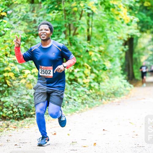 12.10.2025 - Bramfelder Halbmarathon 2025 Dr. Thomas Lammeyer http://msf.ph/oto/9340983 12.10.2025 09:50:16 Laufen 2502 meine-sportfotos.de