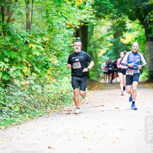 12.10.2025 - Bramfelder Halbmarathon 2025 Dr. Thomas Lammeyer http://msf.ph/oto/9340985 12.10.2025 09:50:23 Laufen 2432, 2672 meine-sportfotos.de